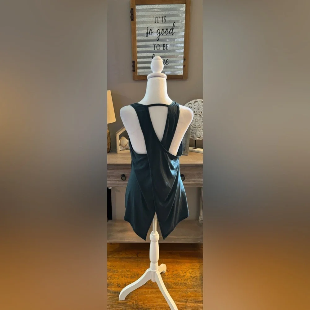 Athleta Essence Tie Back Tank - Picture 3 of 7